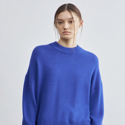 Women's Oversized Crew Neck Long Sleeve Knitted Sweater - Pullover