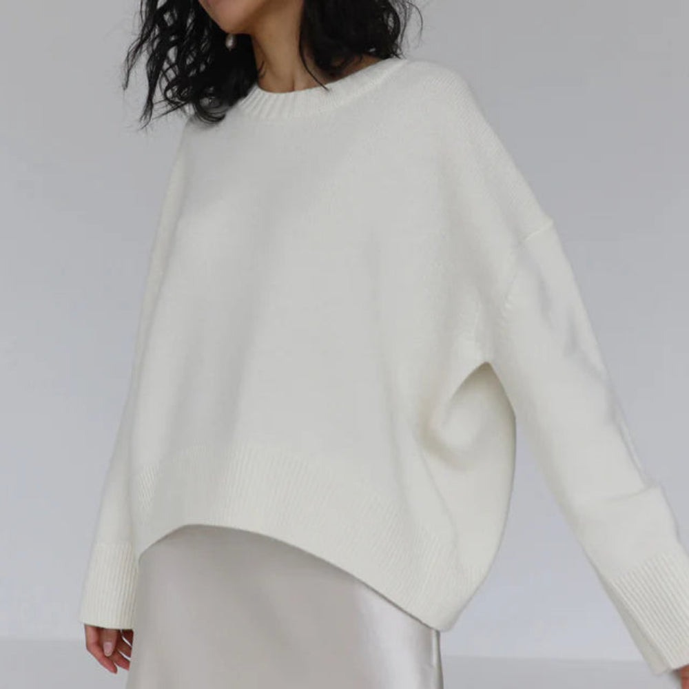 Women's Oversized Crew Neck Long Sleeve Knitted Sweater - Pullover